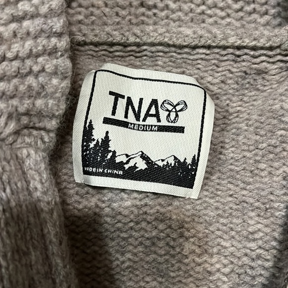 Aritzia/ TNA zip up sweater - Picture 2 of 4